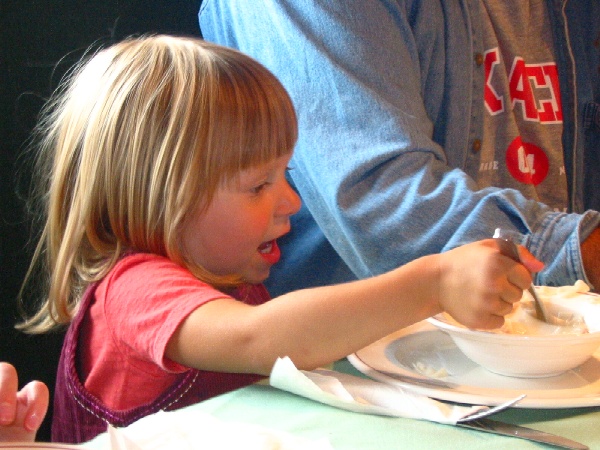 600x450 pixels (124K)